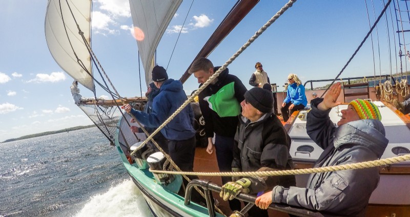 Ein Segelwochenende mit Freunden: macht das überhaupt Spaß?